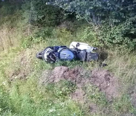 Motocyklista wypadł z drogi