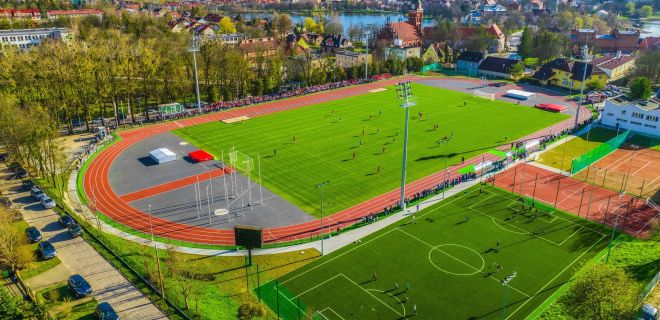 Lewe przyłącze na stadionie