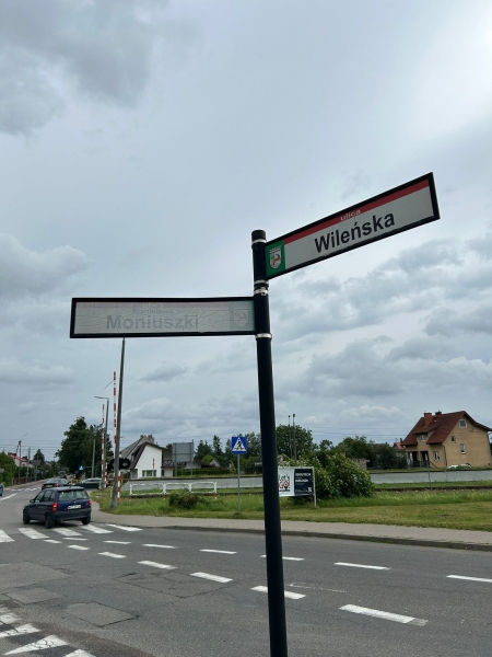 Wymieniają tablice i rozświetlają pasaż