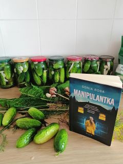 Godzinami z książkami - Manipulantka