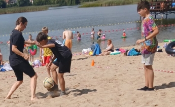 Uwaga. Mama na boisku