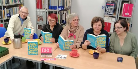 Godzinami z książkami - Wszystko jest iluminacją