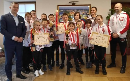 Burmistrz dumny z karateków