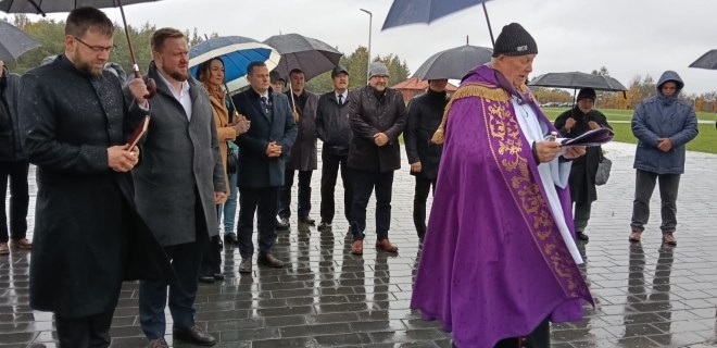 Poświęcili nowy cmentarz