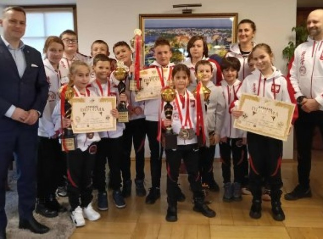 Burmistrz dumny z karateków